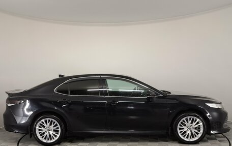 Toyota Camry, 2018 год, 2 990 000 рублей, 5 фотография