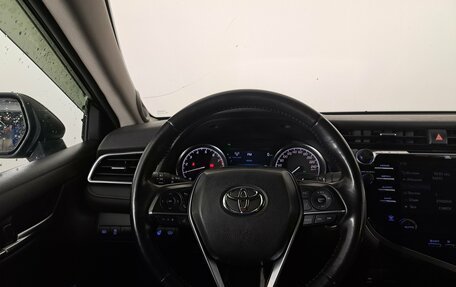 Toyota Camry, 2018 год, 2 990 000 рублей, 12 фотография