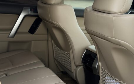 Toyota Land Cruiser Prado 150 рестайлинг 2, 2023 год, 6 050 000 рублей, 12 фотография