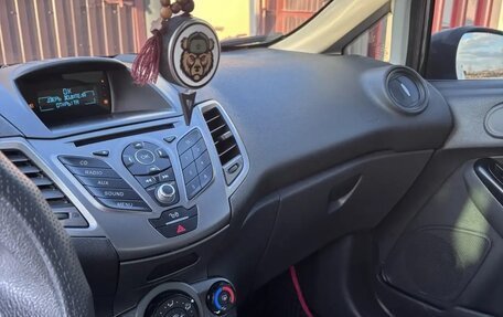Ford Fiesta, 2017 год, 870 000 рублей, 4 фотография