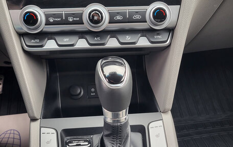 Hyundai Elantra VI рестайлинг, 2019 год, 1 900 000 рублей, 15 фотография
