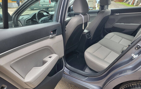 Hyundai Elantra VI рестайлинг, 2019 год, 1 900 000 рублей, 17 фотография