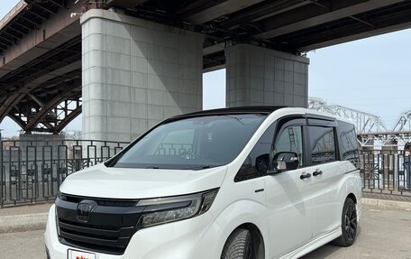 Honda Stepwgn IV, 2018 год, 2 450 000 рублей, 2 фотография