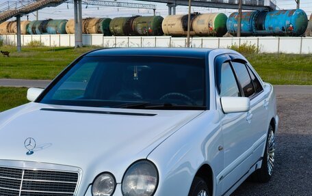 Mercedes-Benz E-Класс, 1996 год, 650 000 рублей, 3 фотография