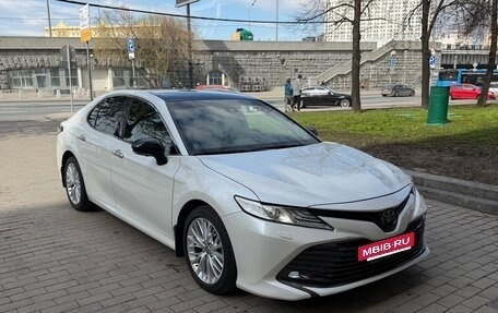 Toyota Camry, 2018 год, 3 990 000 рублей, 2 фотография