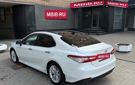 Toyota Camry, 2018 год, 3 990 000 рублей, 6 фотография