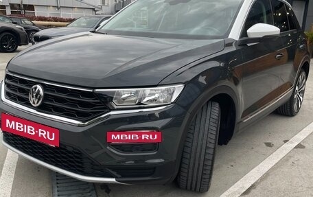 Volkswagen T-Roc I, 2019 год, 2 100 000 рублей, 2 фотография