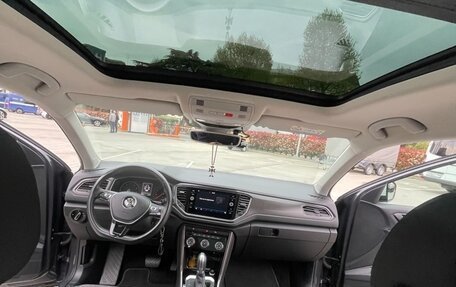 Volkswagen T-Roc I, 2019 год, 2 100 000 рублей, 17 фотография