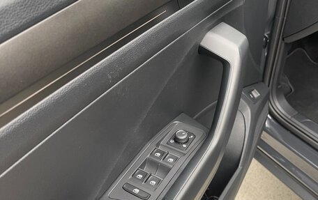 Volkswagen T-Roc I, 2019 год, 2 100 000 рублей, 23 фотография