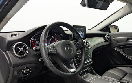 Mercedes-Benz GLA, 2019 год, 3 750 000 рублей, 16 фотография