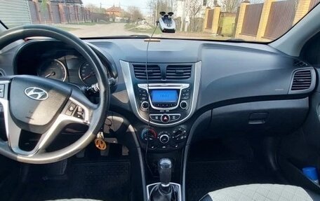 Hyundai Solaris II рестайлинг, 2012 год, 720 000 рублей, 3 фотография