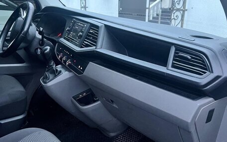Volkswagen Transporter T6 рестайлинг, 2021 год, 4 500 000 рублей, 3 фотография