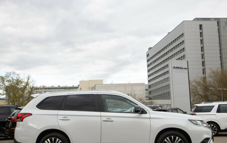 Mitsubishi Outlander III рестайлинг 3, 2022 год, 2 488 000 рублей, 3 фотография