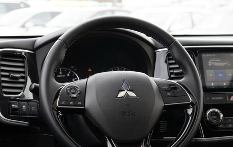 Mitsubishi Outlander III рестайлинг 3, 2022 год, 2 488 000 рублей, 11 фотография