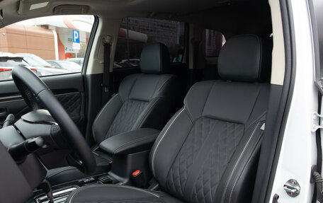 Mitsubishi Outlander III рестайлинг 3, 2022 год, 2 488 000 рублей, 15 фотография