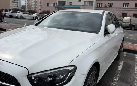 Mercedes-Benz E-Класс, 2021 год, 3 700 000 рублей, 4 фотография