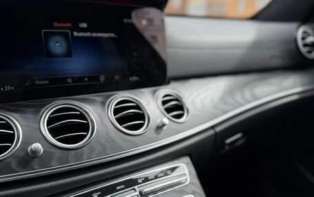 Mercedes-Benz E-Класс, 2021 год, 3 700 000 рублей, 7 фотография