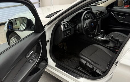 BMW 3 серия, 2017 год, 1 990 000 рублей, 12 фотография