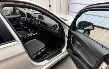 BMW 3 серия, 2017 год, 1 990 000 рублей, 15 фотография