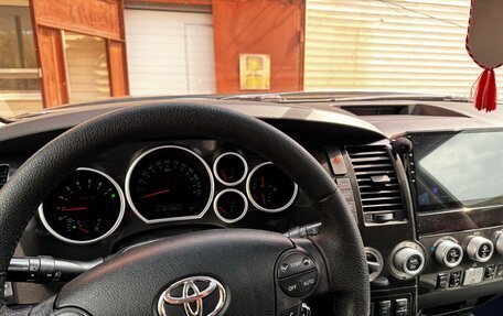 Toyota Sequoia II рестайлинг, 2008 год, 3 500 000 рублей, 14 фотография