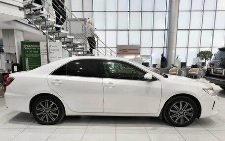 Toyota Camry, 2017 год, 1 990 000 рублей, 5 фотография