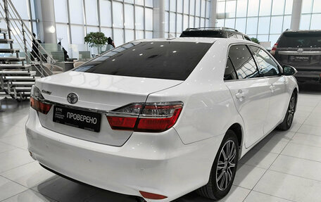Toyota Camry, 2017 год, 1 990 000 рублей, 6 фотография