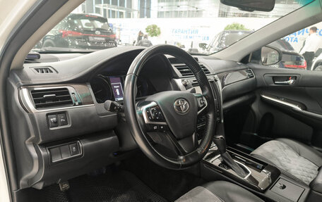 Toyota Camry, 2017 год, 1 990 000 рублей, 20 фотография
