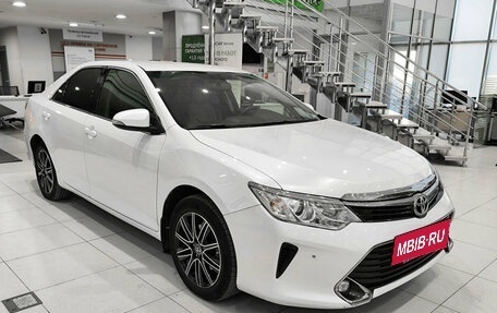 Toyota Camry, 2017 год, 1 990 000 рублей, 3 фотография