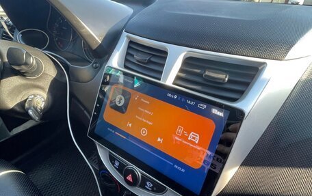 Hyundai Solaris II рестайлинг, 2015 год, 1 030 000 рублей, 8 фотография