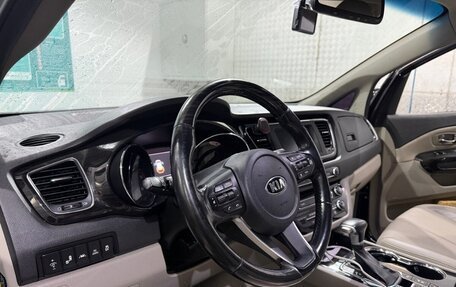 KIA Carnival III, 2019 год, 1 600 000 рублей, 8 фотография