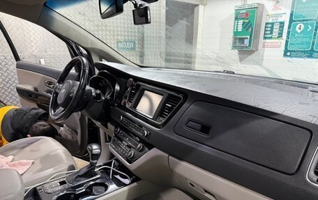 KIA Carnival III, 2019 год, 1 600 000 рублей, 9 фотография