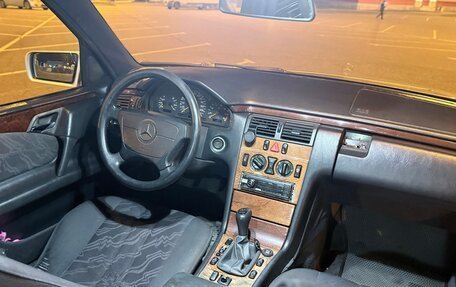 Mercedes-Benz E-Класс, 1997 год, 600 000 рублей, 6 фотография
