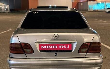 Mercedes-Benz E-Класс, 1997 год, 600 000 рублей, 4 фотография