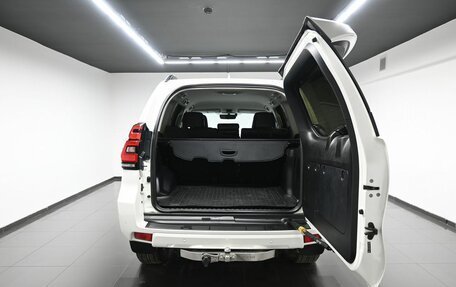 Toyota Land Cruiser Prado 150 рестайлинг 2, 2020 год, 5 695 000 рублей, 8 фотография