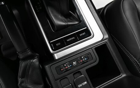 Toyota Land Cruiser Prado 150 рестайлинг 2, 2020 год, 5 695 000 рублей, 27 фотография