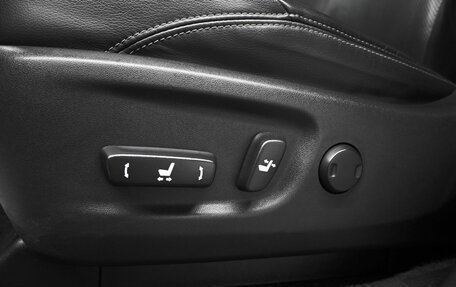 Toyota Land Cruiser Prado 150 рестайлинг 2, 2020 год, 5 695 000 рублей, 30 фотография