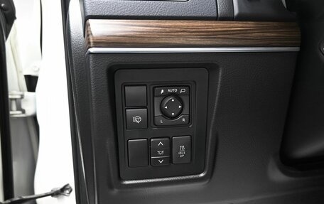 Toyota Land Cruiser Prado 150 рестайлинг 2, 2020 год, 5 695 000 рублей, 28 фотография