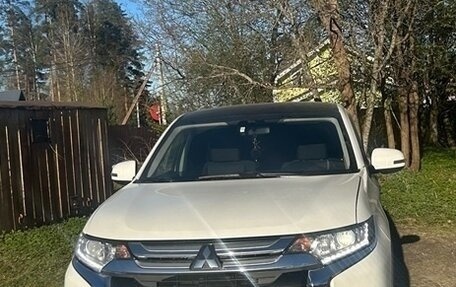 Mitsubishi Outlander III рестайлинг 3, 2018 год, 1 700 000 рублей, 1 фотография