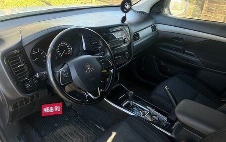 Mitsubishi Outlander III рестайлинг 3, 2018 год, 1 700 000 рублей, 9 фотография