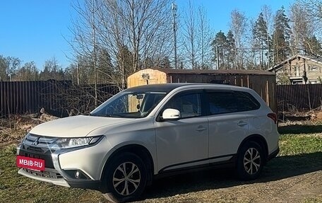 Mitsubishi Outlander III рестайлинг 3, 2018 год, 1 700 000 рублей, 3 фотография