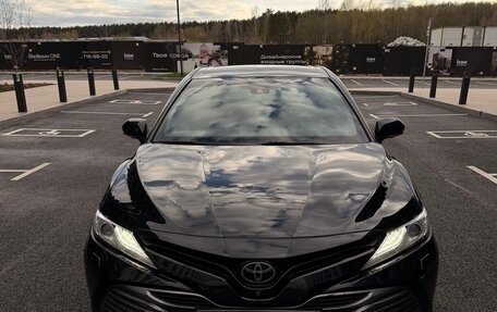 Toyota Camry, 2019 год, 2 890 000 рублей, 1 фотография