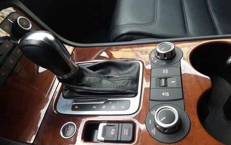 Volkswagen Touareg III, 2011 год, 2 499 000 рублей, 26 фотография