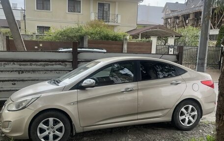 Hyundai Solaris II рестайлинг, 2013 год, 670 000 рублей, 3 фотография