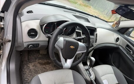 Chevrolet Cruze II, 2010 год, 610 000 рублей, 6 фотография
