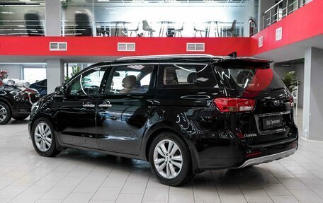 KIA Carnival III, 2016 год, 2 490 000 рублей, 4 фотография