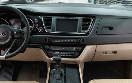 KIA Carnival III, 2016 год, 2 490 000 рублей, 16 фотография