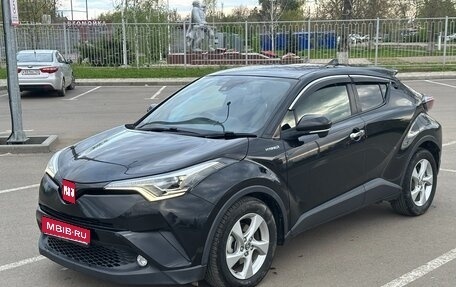 Toyota C-HR I рестайлинг, 2017 год, 2 320 000 рублей, 1 фотография