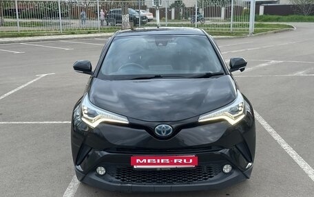 Toyota C-HR I рестайлинг, 2017 год, 2 320 000 рублей, 2 фотография