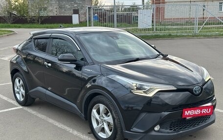 Toyota C-HR I рестайлинг, 2017 год, 2 320 000 рублей, 8 фотография