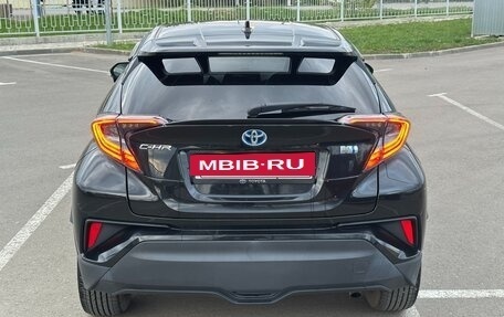 Toyota C-HR I рестайлинг, 2017 год, 2 320 000 рублей, 10 фотография